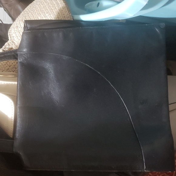 Beautiful,Practically New, Name Brand Purses! Different prices from $15-35 - Picture 11 of 16